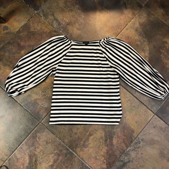 Ann Taylor Factory White Blouse Black Stripes Off The Shoulder XS - Picture 2 of 9